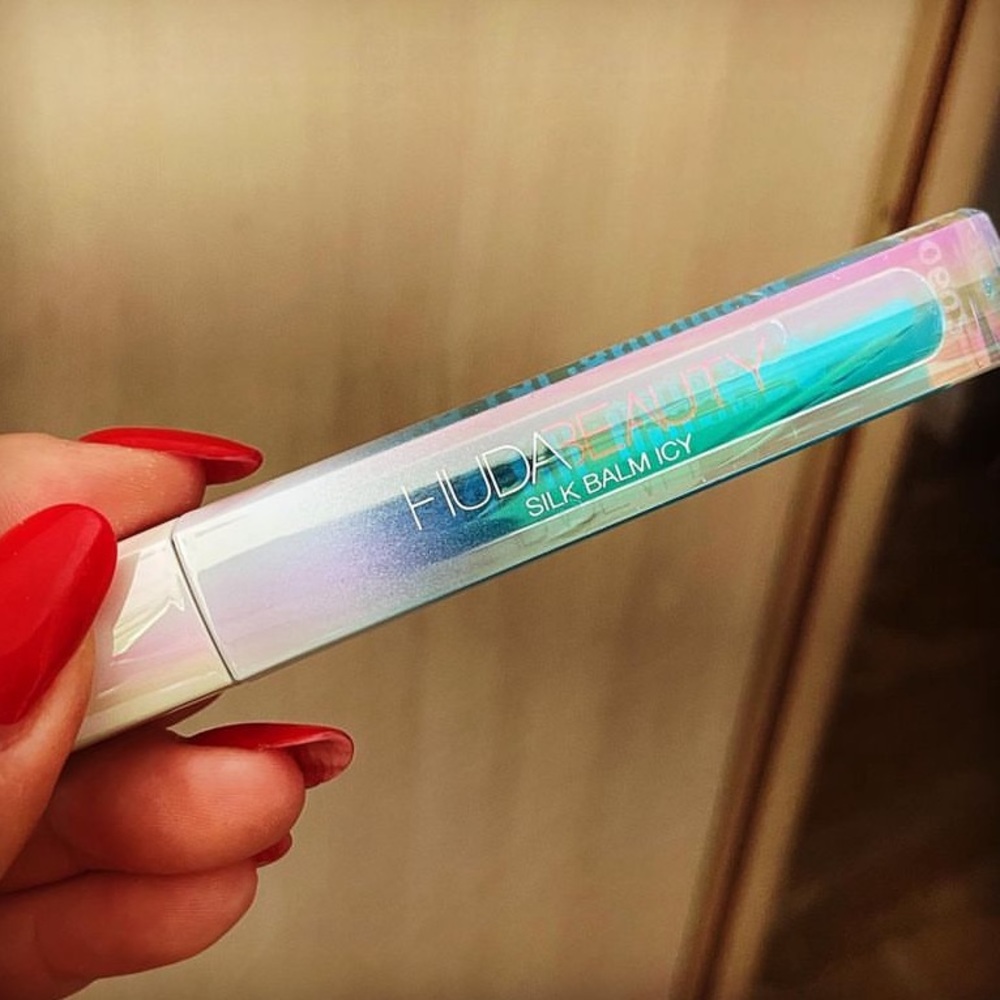Huda Beauty Silk Lip Balm Icy Cryo Frost Plumping Lipgloss BNIB